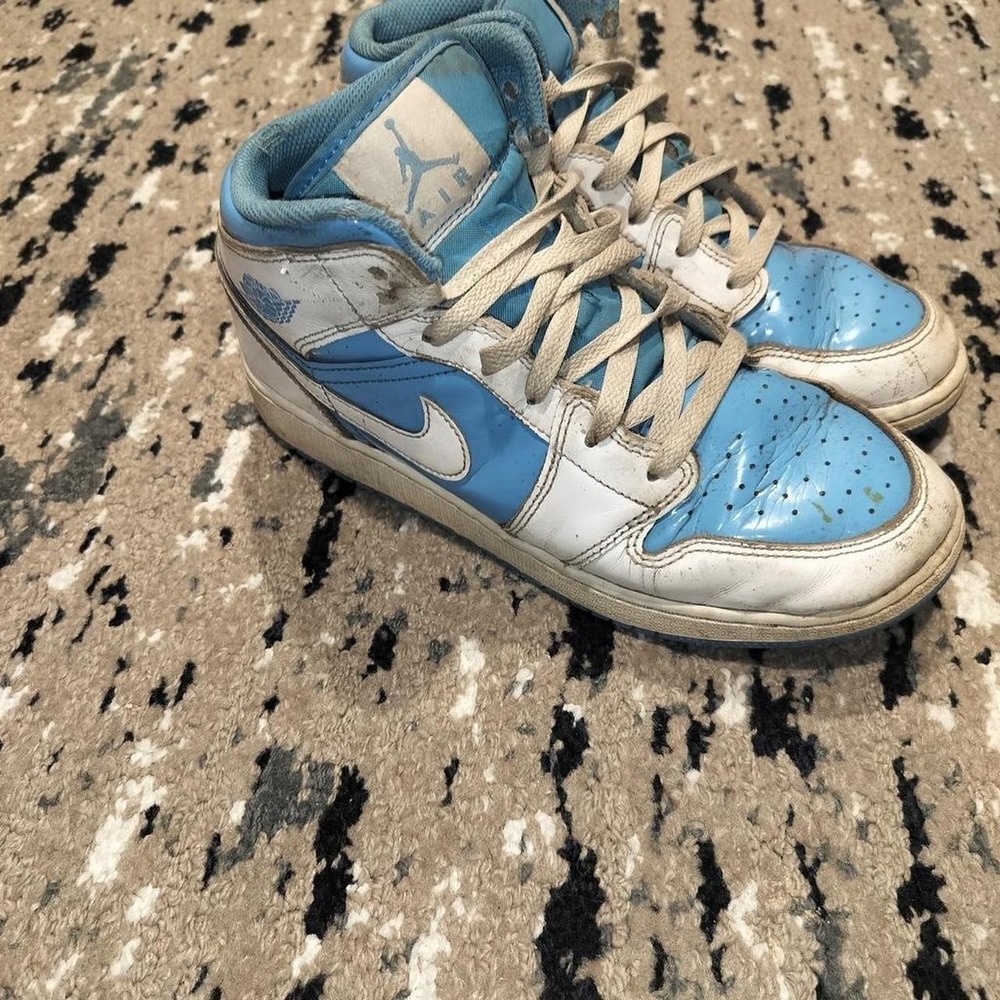 Air Jordan 1 Mid GS UNC Blue White Size 6Y